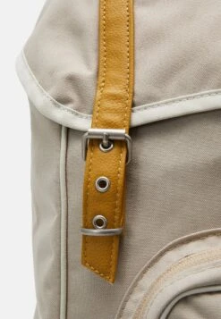 Deuter INNSBRUCK UNISEX - Tagesrucksack - Sand/caramel -Deuter Store 8bc2ded877434cb39c865273c4f81a59